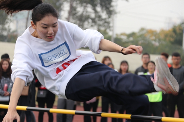女子跳高 .jpg
